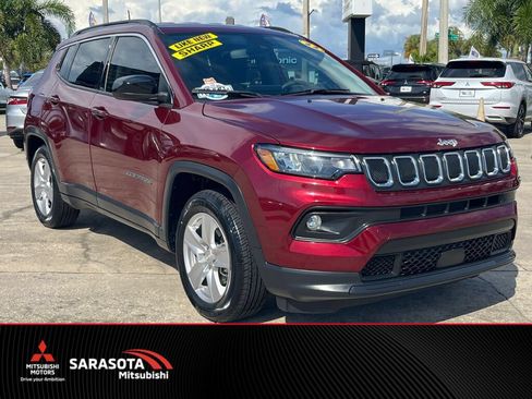 Used 2022 Jeep Compass Latitude FWD image 1