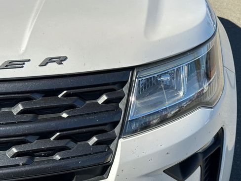 Used 2018 Ford Explorer XLT w/ Equipment Group 202A image 11