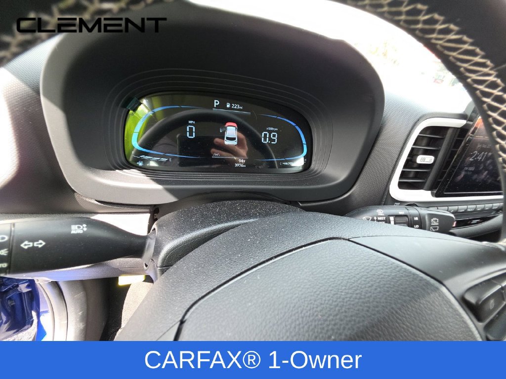 Used 2025 Hyundai Venue Limited FWD image 3
