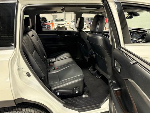 Used 2018 Toyota Highlander Limited AWD/4WD image 57