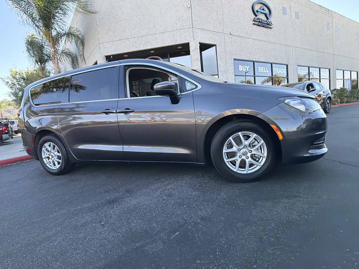 Used 2022 Chrysler Voyager LX FWD image 15