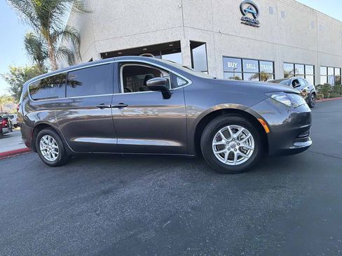 Used 2022 Chrysler Voyager LX FWD image 15
