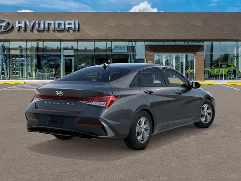 New 2026 Hyundai Elantra SE FWD image 4