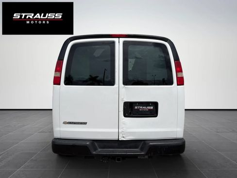 Used 2017 Chevrolet Express 2500 RWD image 8
