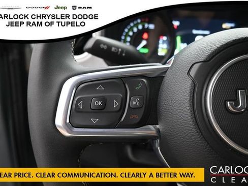 Used 2025 Jeep Wrangler Unlimited Sahara AWD/4WD image 16