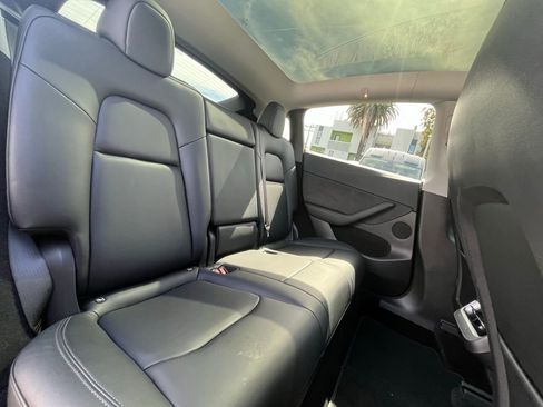 Used 2024 Tesla Model Y Long Range image 19