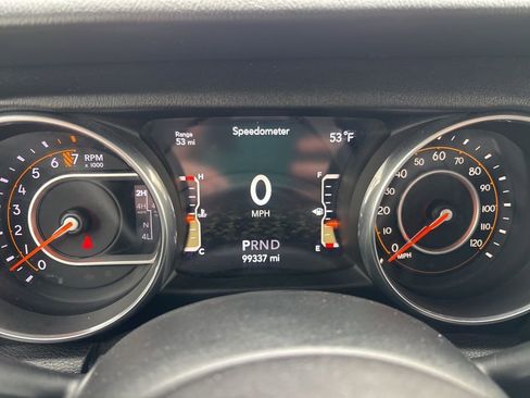 Used 2018 Jeep Wrangler Unlimited Sahara w/ Uconnect 4C Nav & Sound Group image 19