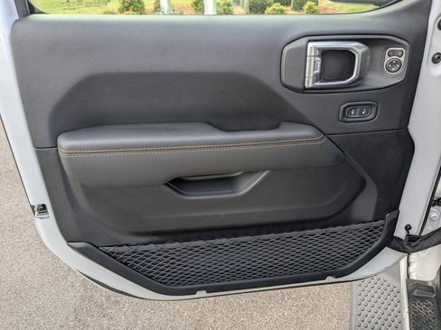 Used 2021 Jeep Wrangler Unlimited Sahara image 12