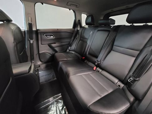 Used 2021 Nissan Rogue SV w/ Premium Package image 10