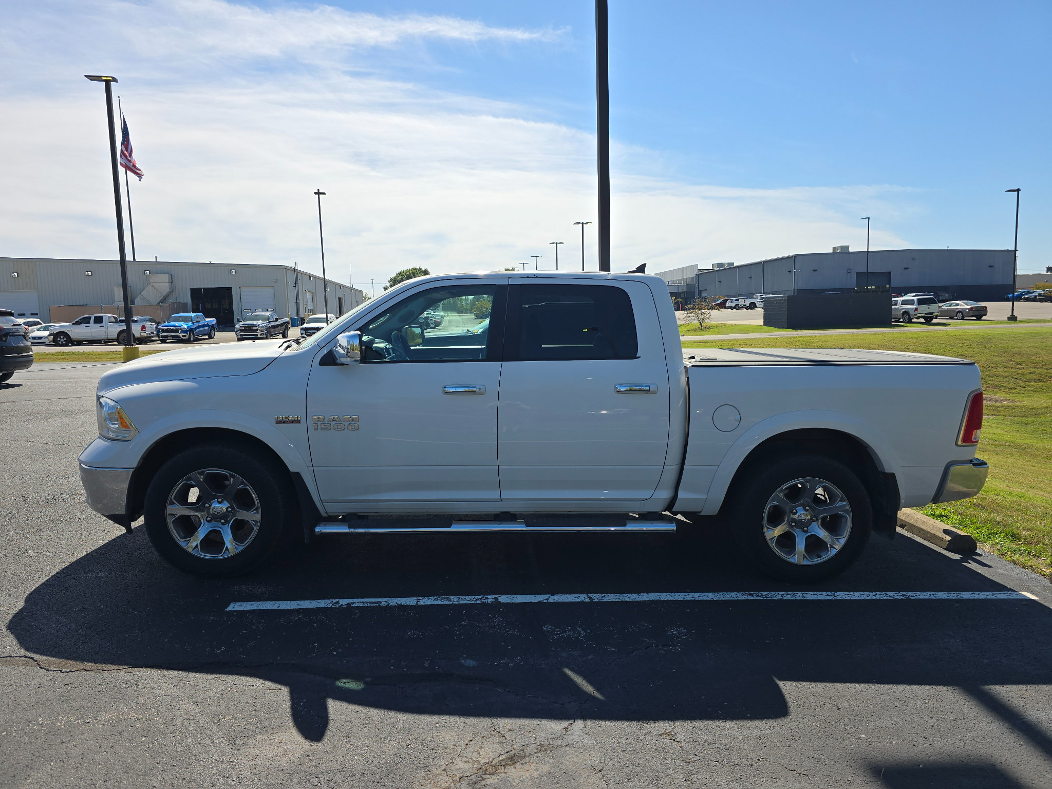 Used 2017 RAM 1500 Laramie AWD/4WD image 9