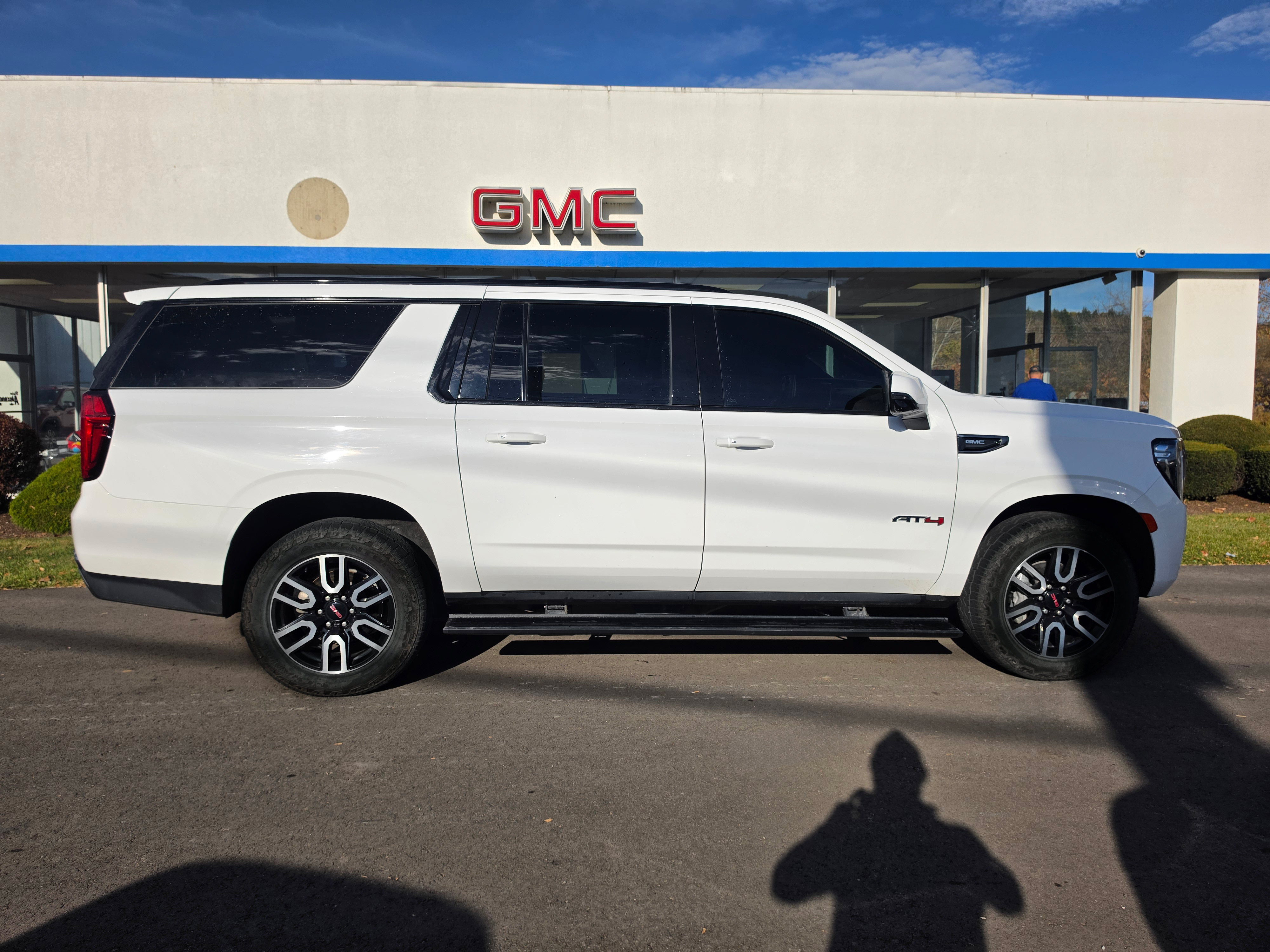 Used 2023 GMC Yukon XL AT4 w/ Technology Package AWD/4WD image 2