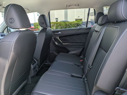 Certified 2023 Volkswagen Tiguan SE FWD image 14