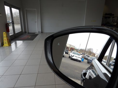 Used 2019 Chrysler Pacifica Touring-L image 7