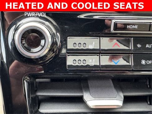 Certified 2022 Toyota Highlander Platinum image 17