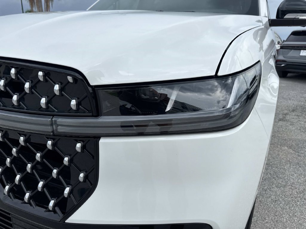 New 2026 Lincoln Navigator Black Label AWD/4WD image 9