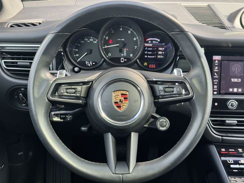 Certified 2026 Porsche Macan AWD/4WD image 19