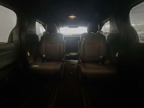 Used 2025 Toyota Sienna Platinum image 26