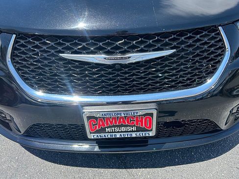 Used 2025 Chrysler Pacifica Select FWD image 9