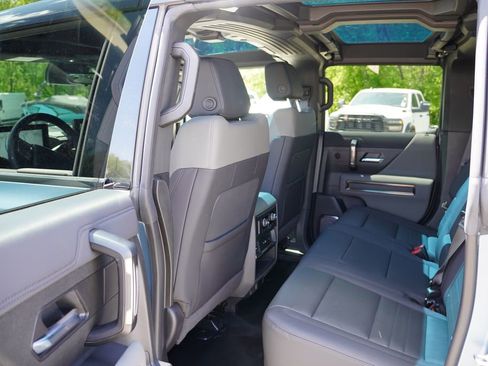 Used 2024 GMC Hummer EV 3X w/ Omega Edition AWD/4WD image 18