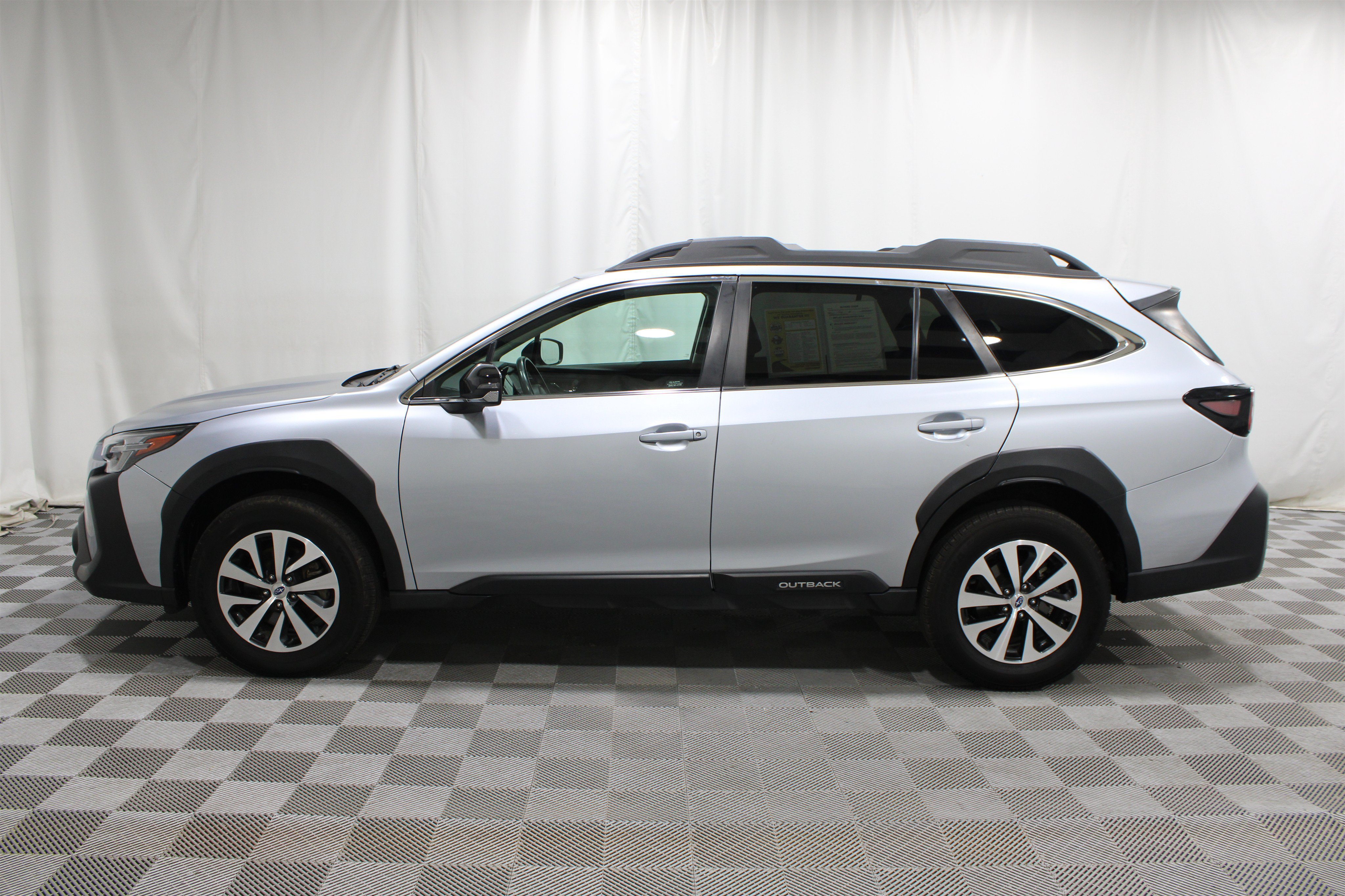 Used 2024 Subaru Outback Premium AWD/4WD image 32
