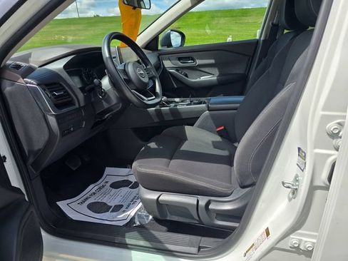 Used 2023 Nissan Rogue S AWD/4WD image 10