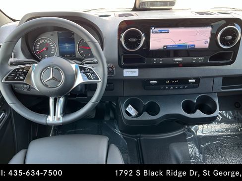 Used 2025 Mercedes-Benz Sprinter 3500 image 12