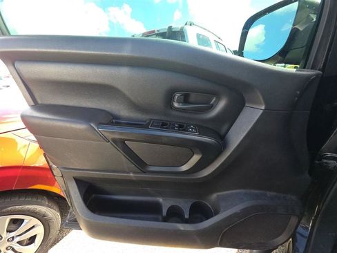 Used 2017 Nissan Titan S image 15