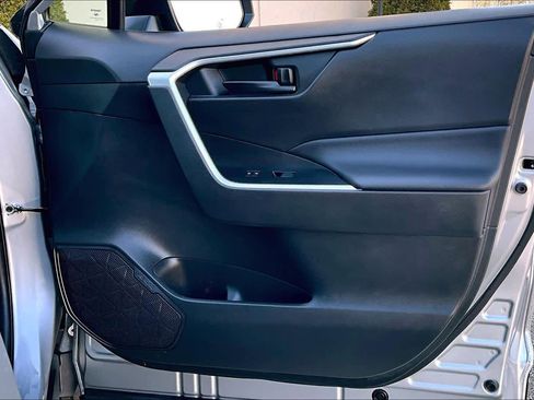 Used 2022 Toyota RAV4 LE image 23