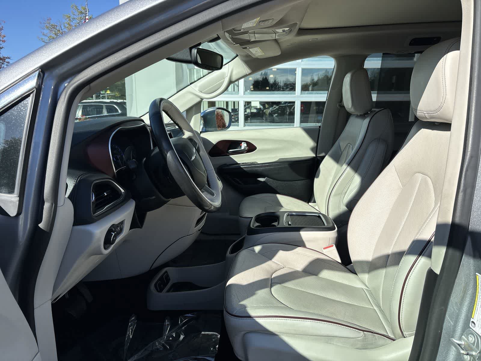 Used 2020 Chrysler Pacifica Limited FWD image 10