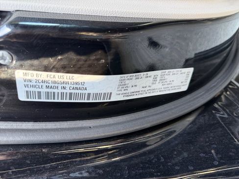 Used 2024 Chrysler Pacifica Touring-L image 37