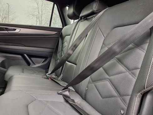 Used 2025 Volkswagen Atlas Cross Sport SE image 6