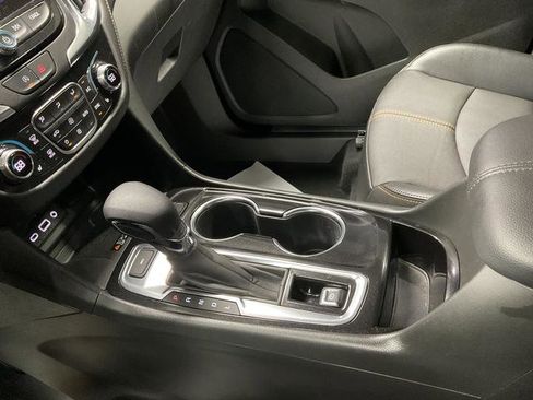 Used 2023 Chevrolet Equinox Premier image 10