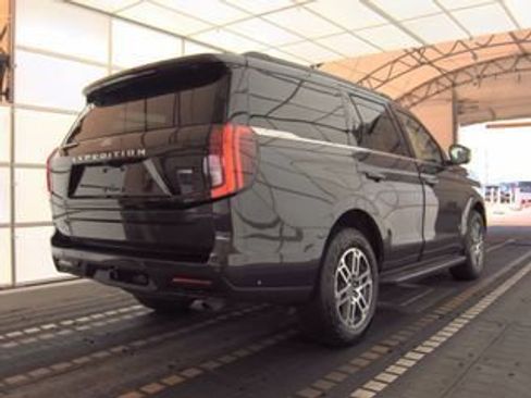 Used 2025 Ford Expedition Active AWD/4WD image 9