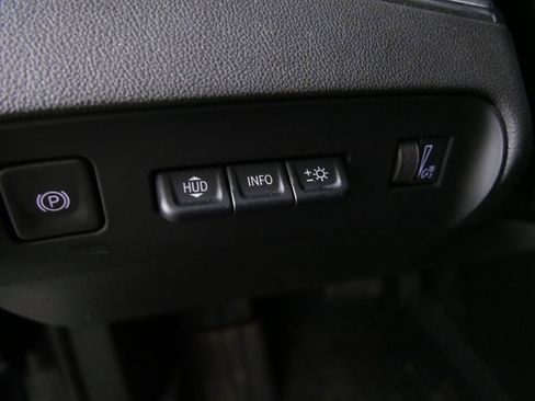 Used 2023 Buick Enclave Avenir image 19