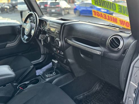 Used 2015 Jeep Wrangler Unlimited Sport image 14