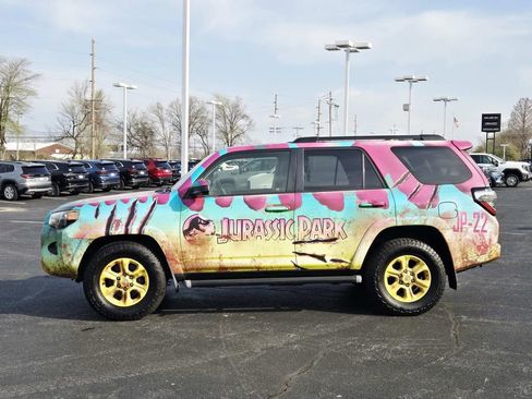 Used 2015 Toyota 4Runner SR5 image 7