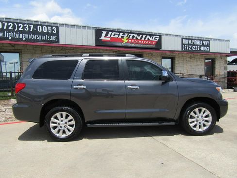 Used 2014 Toyota Sequoia Platinum RWD image 5