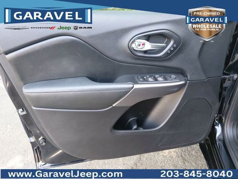 Used 2019 Jeep Cherokee Overland AWD/4WD image 26