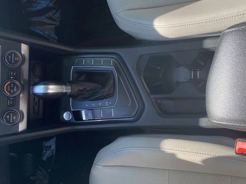 Used 2018 Volkswagen Tiguan SEL FWD image 11