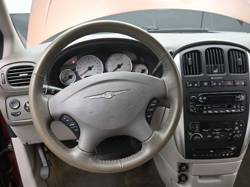 Used 2007 Chrysler Town & Country Touring w/ Luxury Group image 25