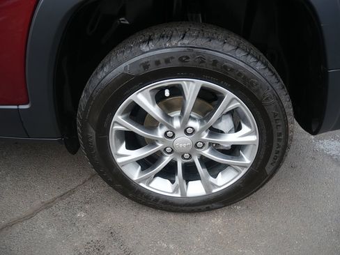 Used 2019 Jeep Cherokee Latitude Plus image 33