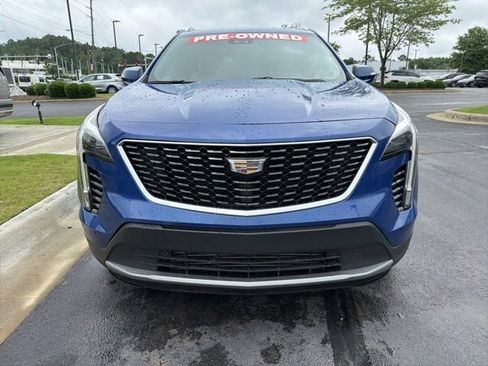 Used 2021 Cadillac XT4 Premium Luxury FWD image 3