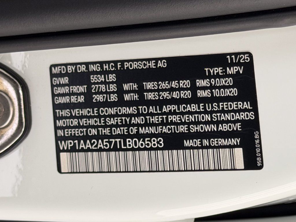 Certified 2026 Porsche Macan AWD/4WD image 26