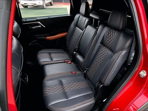 Used 2023 Mitsubishi Outlander SEL image 20