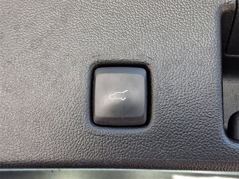 Certified 2022 Ford Escape SE w/ SE Sport Appearance Package image 30