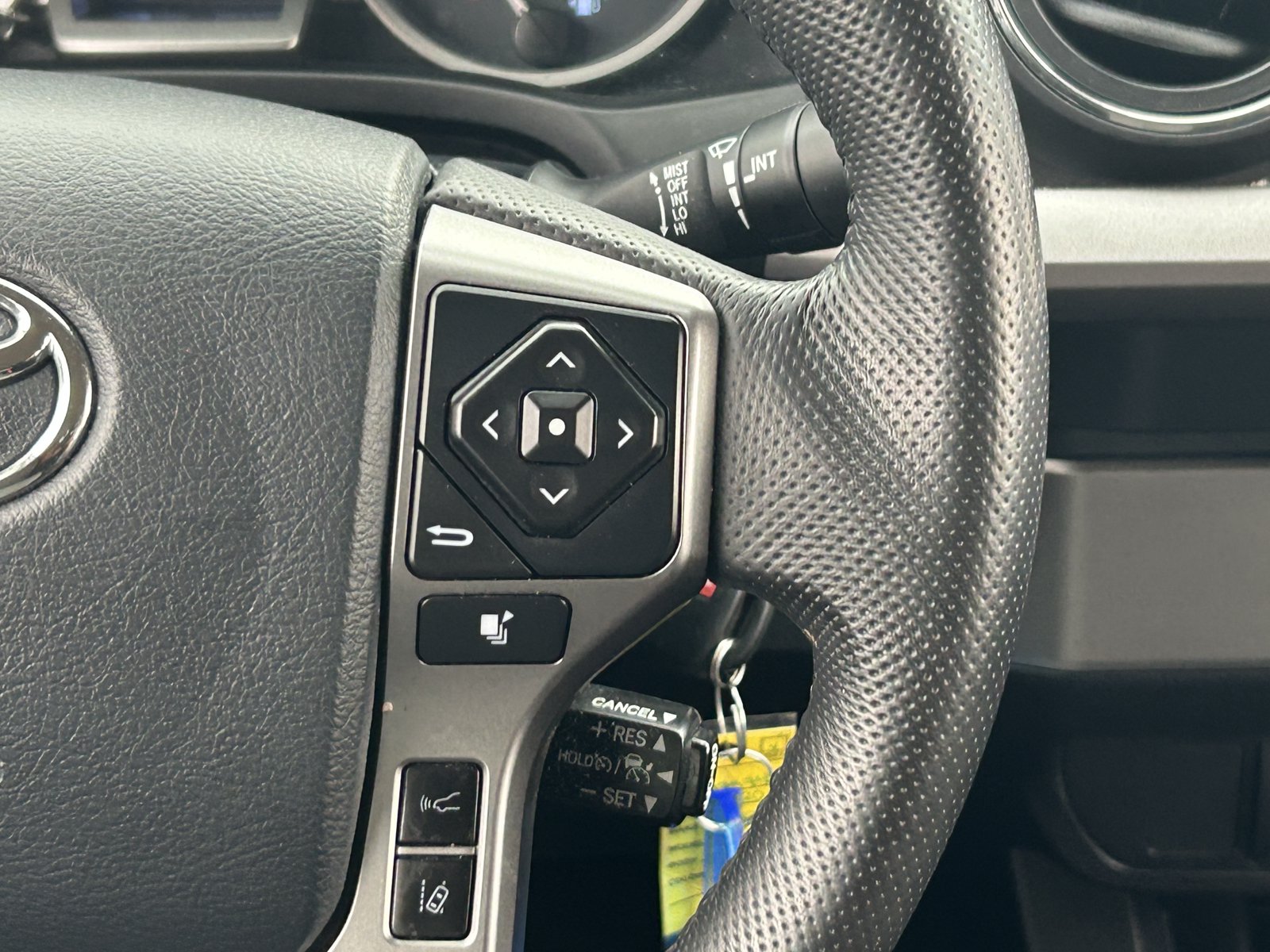 Used 2020 Toyota Tacoma SR5 RWD image 23