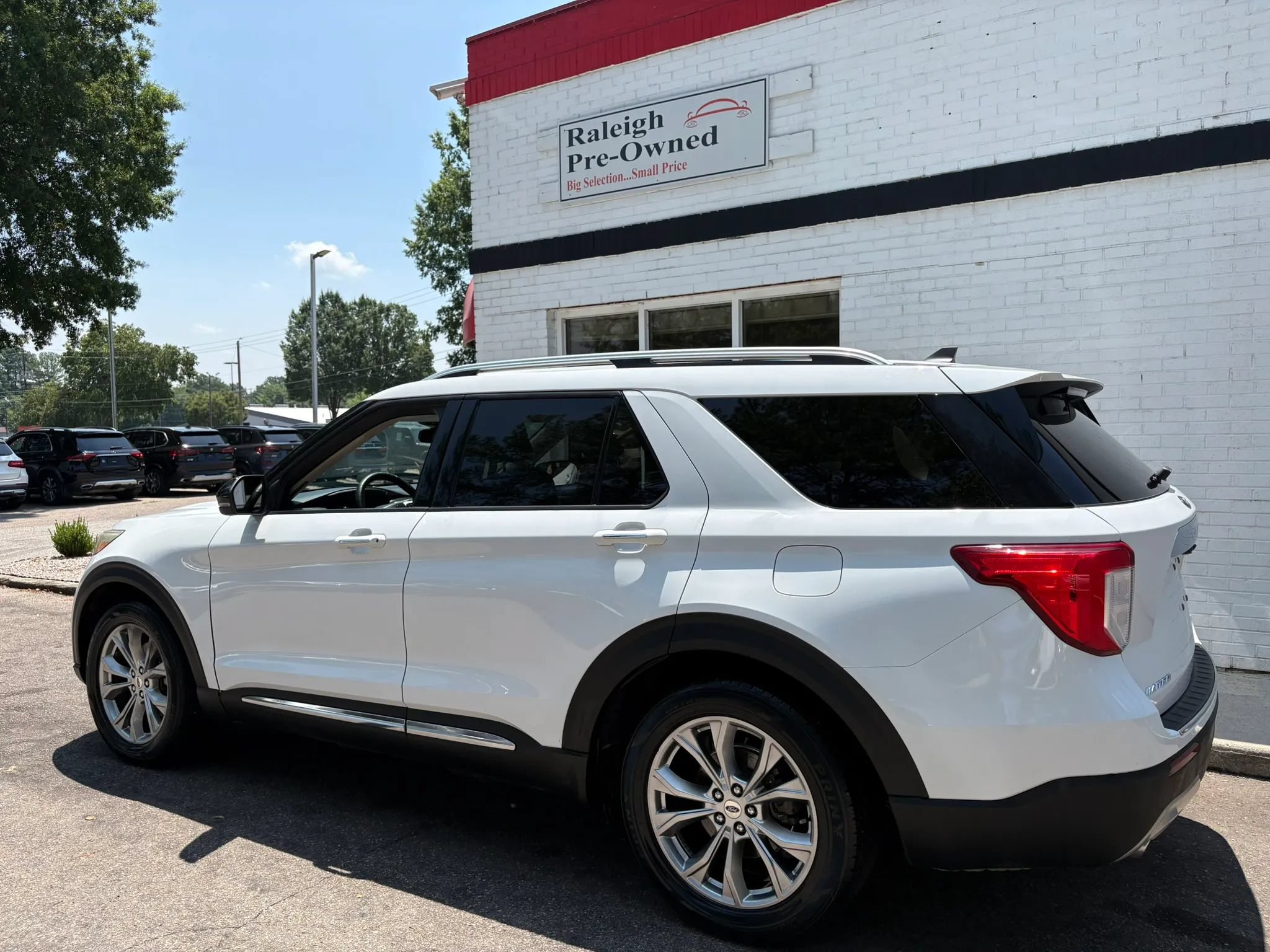 Used 2021 Ford Explorer Limited w/ Equipment Group 301A RWD image 7