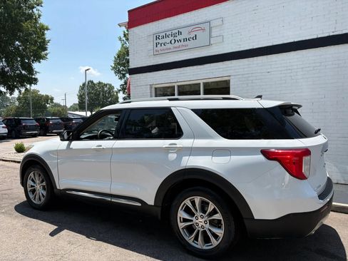 Used 2021 Ford Explorer Limited w/ Equipment Group 301A RWD image 7