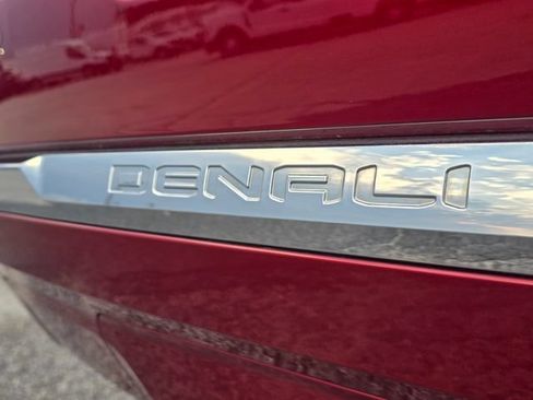 Used 2023 GMC Acadia Denali w/ Denali Ultimate Package FWD image 9