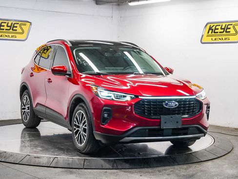 Used 2023 Ford Escape SE w/ PHEV Premium Package FWD image 5